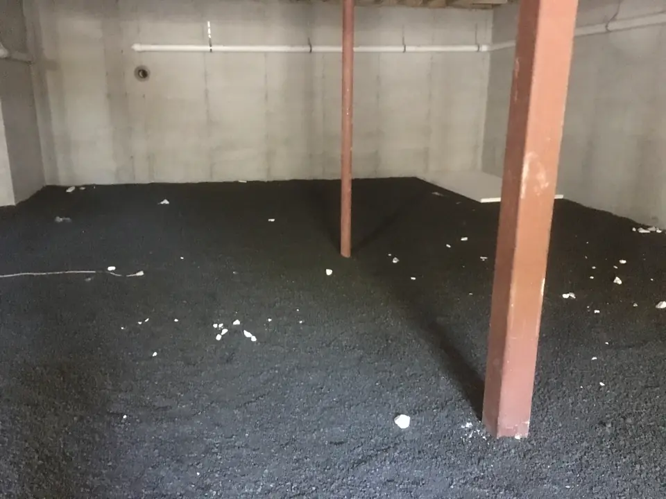 A thin layer of gravel was poured on top of perlite bags to level the surface.