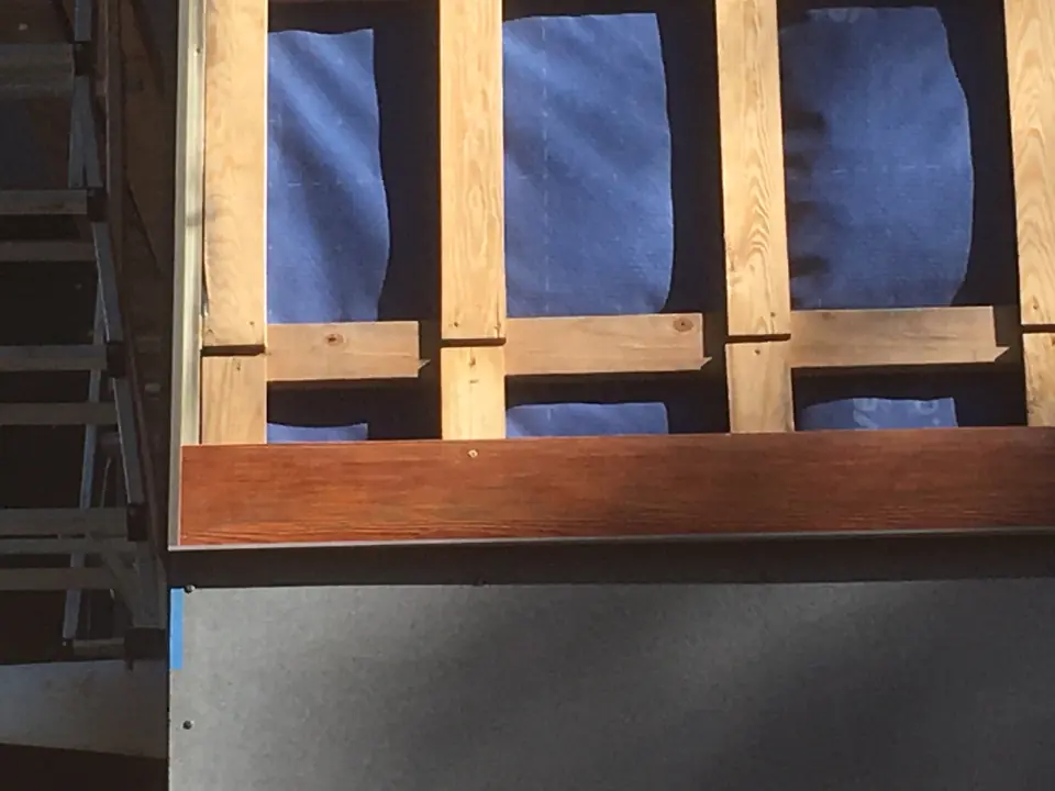 All connections between different types of siding were either trimmed with drip edges or terminated with aluminum corners.